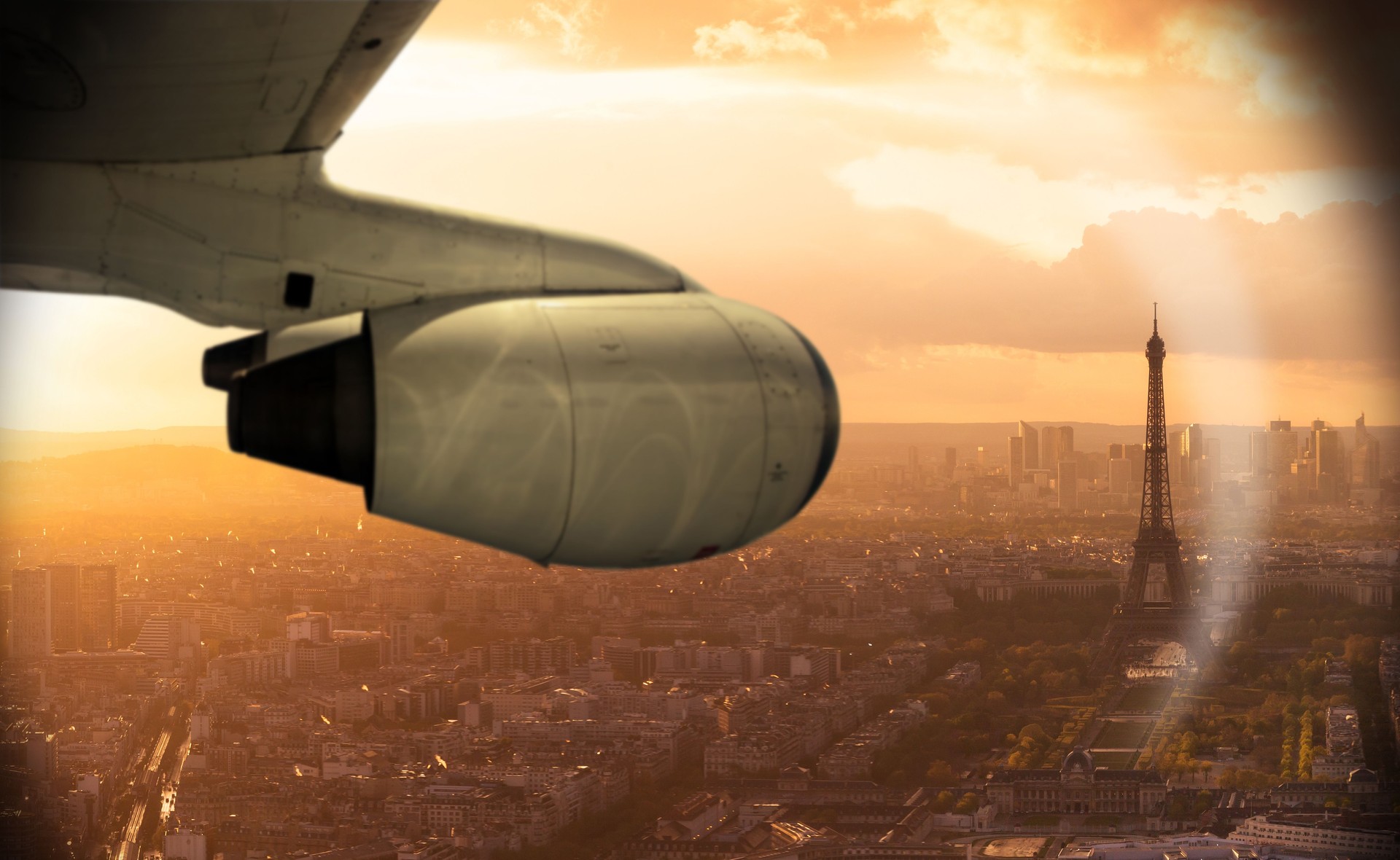 Voyage en avion à Paris, vue sur la Tour Eiffel